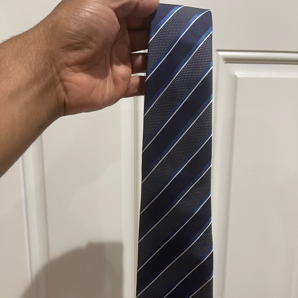 Armani Collezioni Tie Blue and Gray stripe Sz OS - Picture 8 of 11